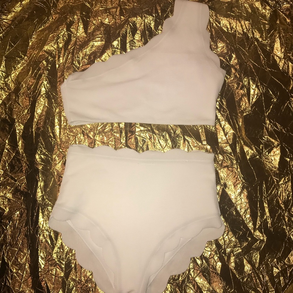 NWOT White Scalloped Bathing Suit